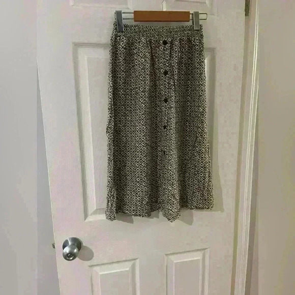 Ashley Taylor Dresses & Skirts - Ashley Taylor vintage midi skirt size small petite  can fit larger